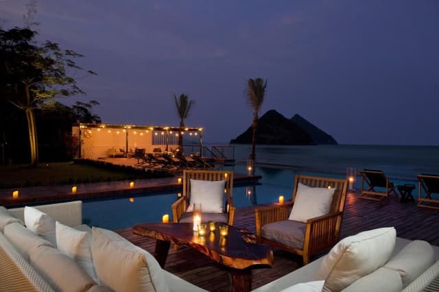 Honeymoon Suite