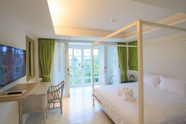 Deluxe Room, Balcony, Partial Sea View