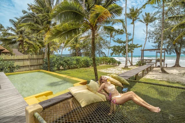 Beachfront Pool Villa Suite