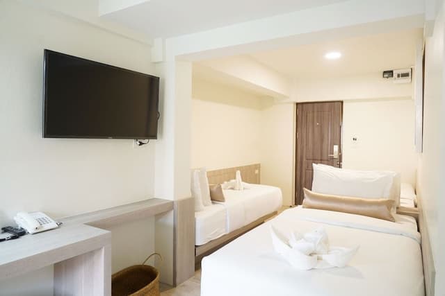 Deluxe Triple Room with Window