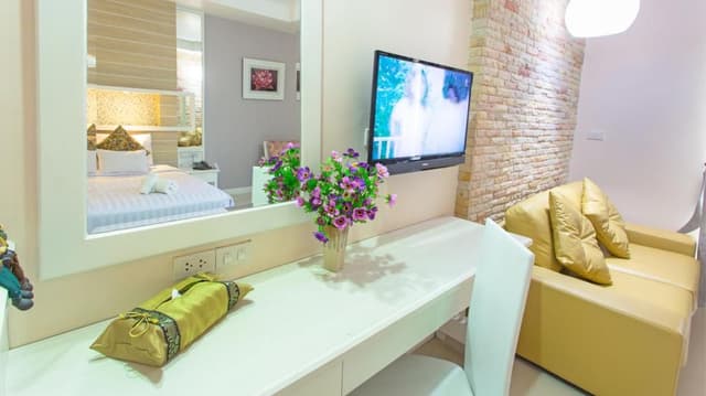 Boutique Room