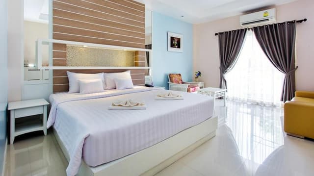 Boutique Room