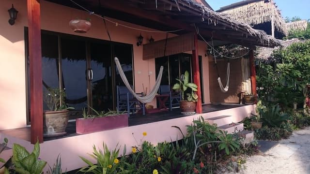 Bungalow, Beachfront