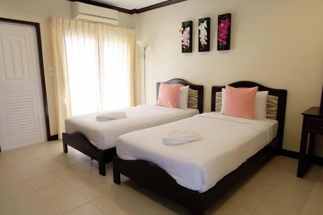 Standard Twin Room