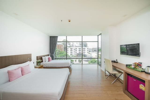 Deluxe Triple Room, City View (3 person)