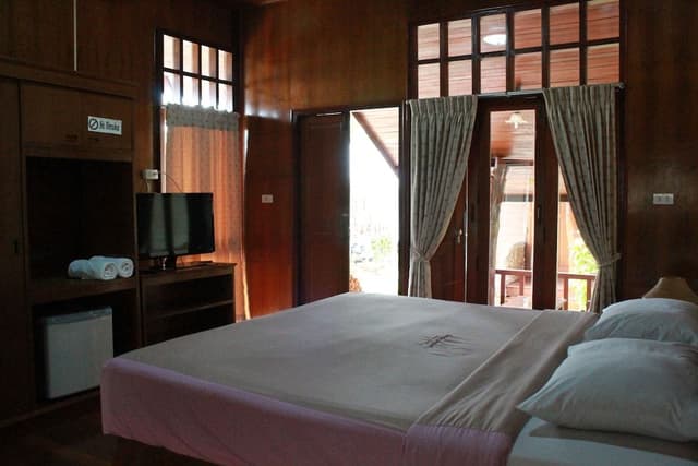 Deluxe Bungalow with Garden View