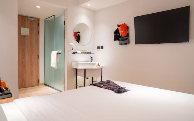 The Upgrade - Deluxe Queen Room