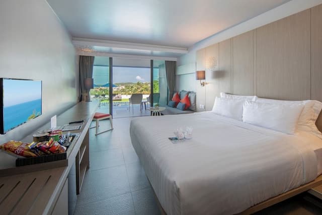 Deluxe Pool Access Room