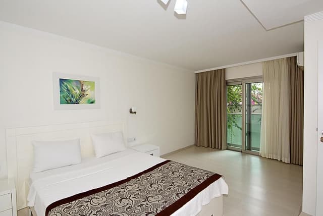 One-Bedroom Apartment with Garden View