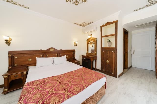 Economy Room