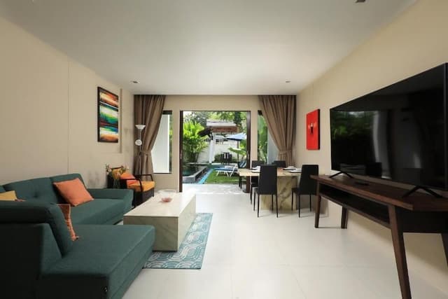 Executive Suite, Non Smoking, Pool View