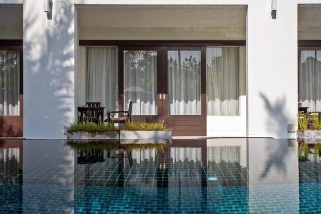Executive Suite, Non Smoking, Pool View