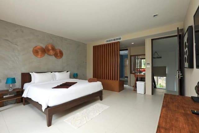 Executive Suite, Non Smoking, Pool View
