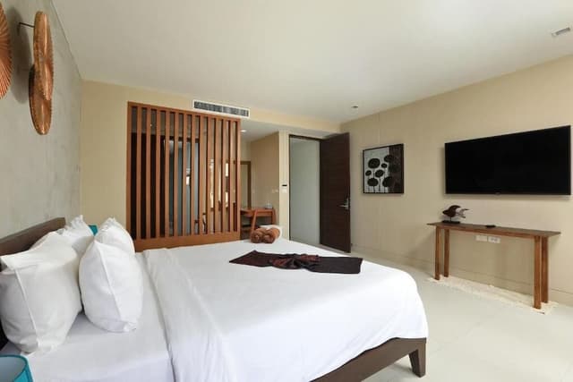 Executive Suite, Non Smoking, Pool View