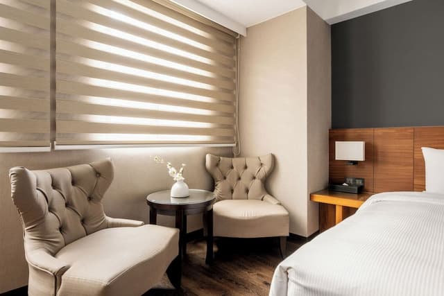 Deluxe Double Room - With Bathtub