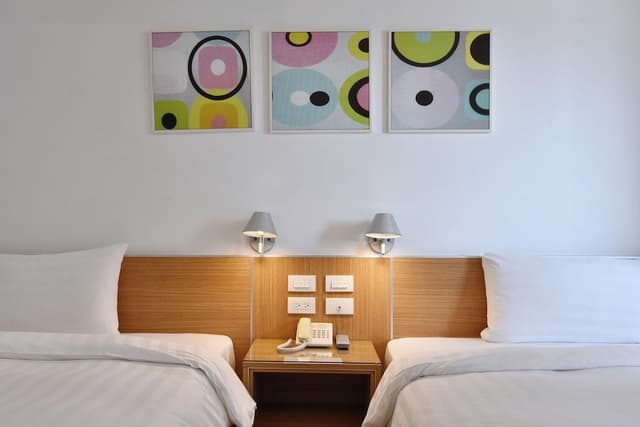 Business Twin Room, Non Smoking (Actual room may vary from the photos)