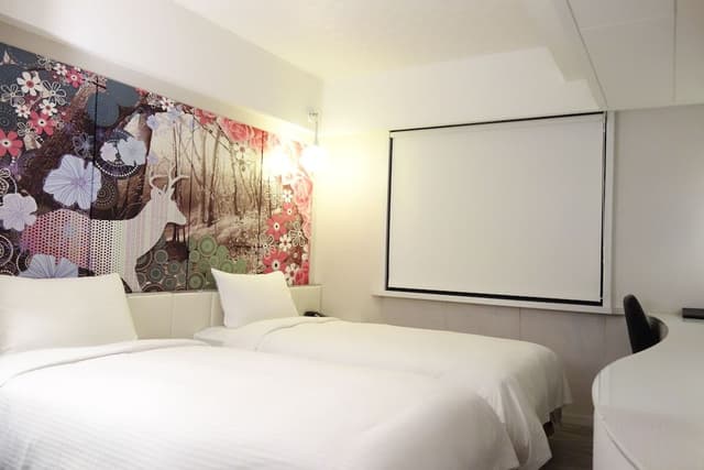 Standard Twin Room (Non-smoking)