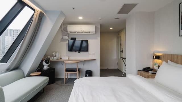Deluxe Double Room, City View