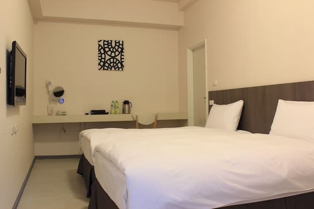 Twin Room, No Windows (無早餐)