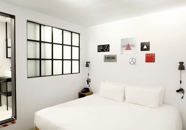 Medium loft double, Windowless
