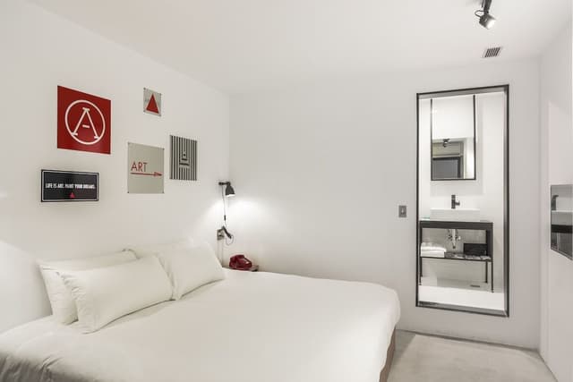 Medium loft double, Windowless