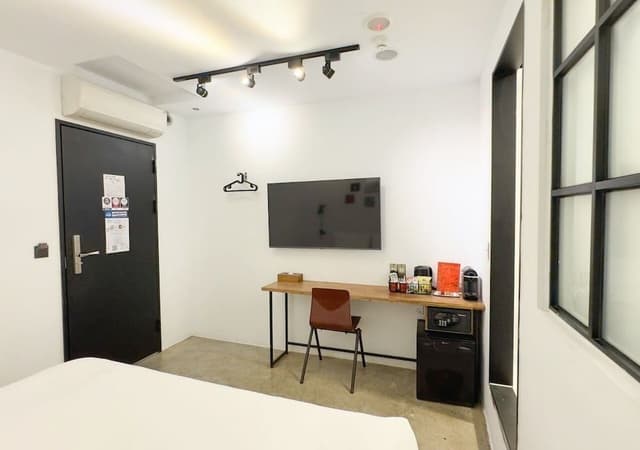 Medium loft double, Windowless