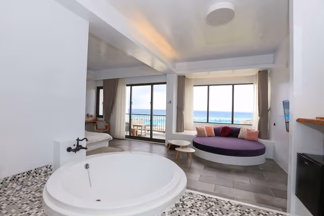 Deluxe suite,balcony,Hot tub,ocean View