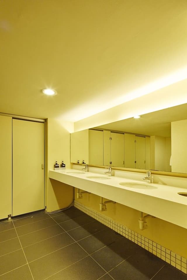 Single Room, Men only