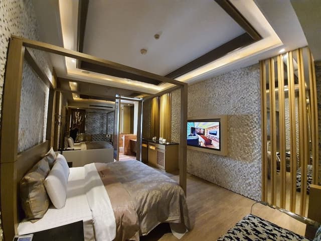 Standard Double Room (Check in after 21:00)