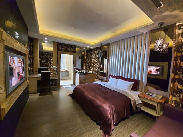 Economy Double Room (No private parking check-in after 9PM)