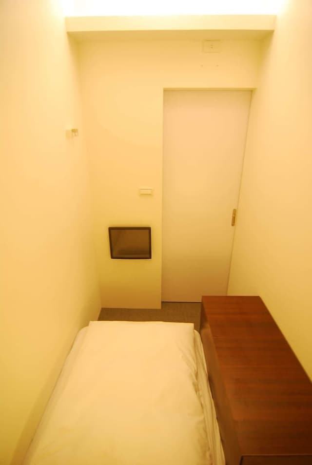 Single Room, Shared Bathroom