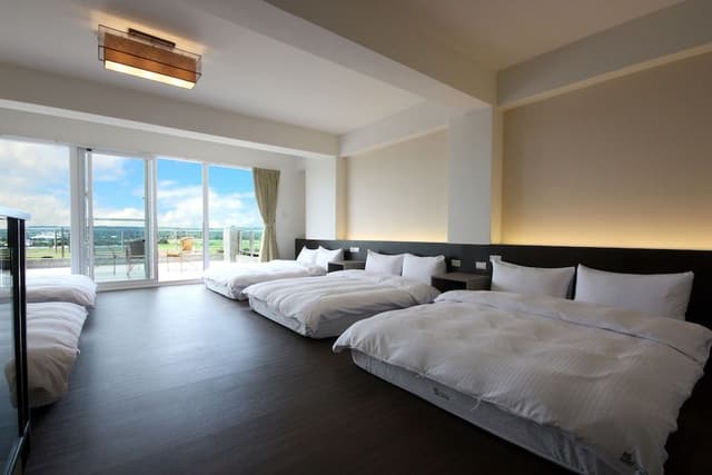 Deluxe Loft, 2 Bathrooms (Livingroom and Balcony)