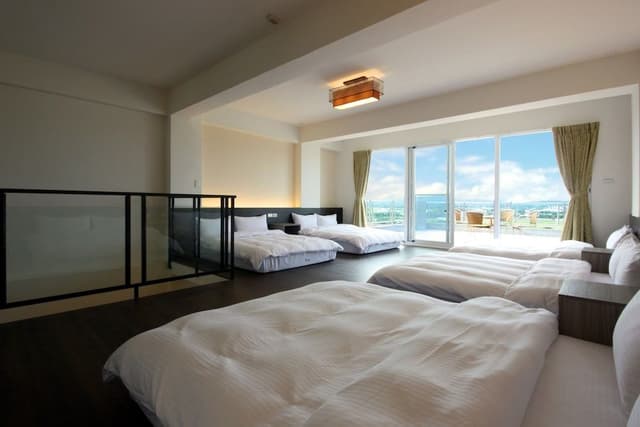 Deluxe Loft, 2 Bathrooms (Livingroom and Balcony)