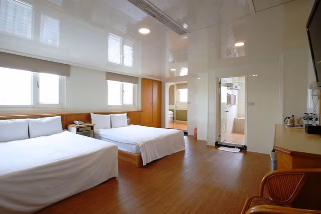 Family Room, Multiple Beds