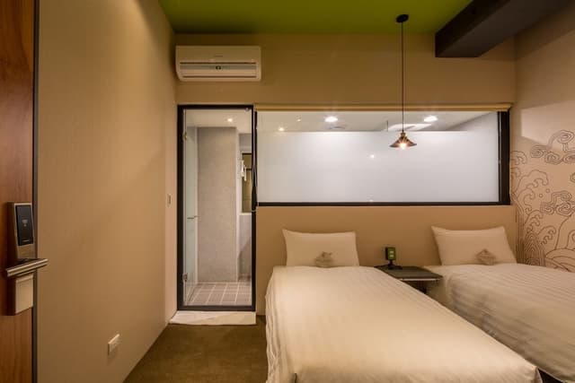 Standard Twin Room, No Windows