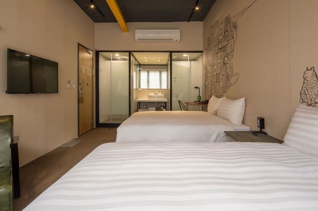 Luxury Quadruple Room, City View