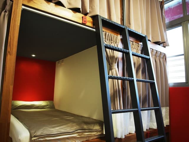 Shared Dormitory, Women only
