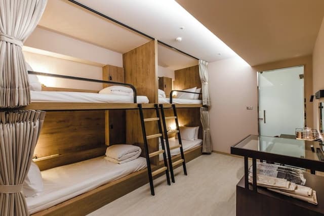 Shared Dormitory, Men only
