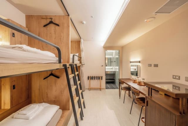 Shared Dormitory, Men only