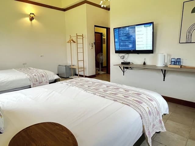 Classic Quadruple Room, Courtyard View
