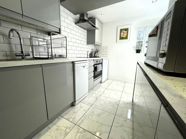 Classic Apartment, Private Bathroom