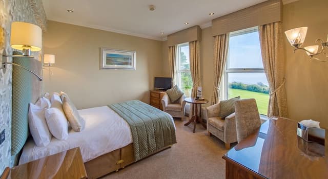 Single Room, Sea View