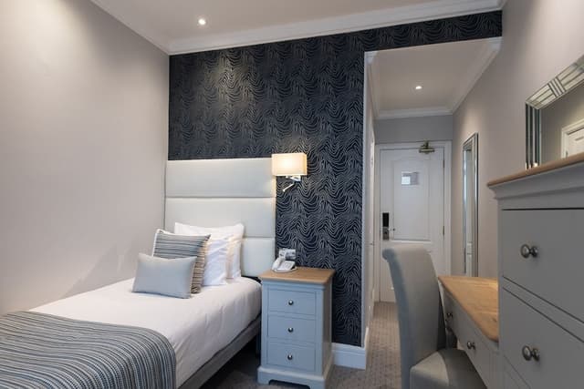 Single Room, Sea View