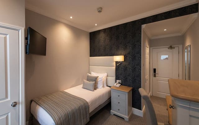 Single Room, Sea View
