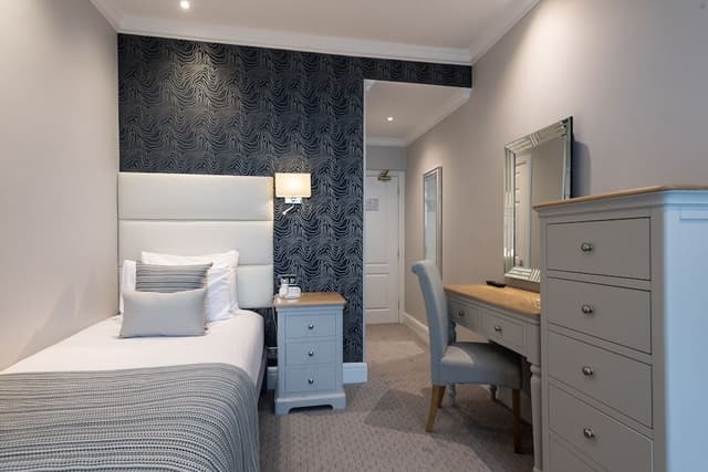 Single Room, Sea View