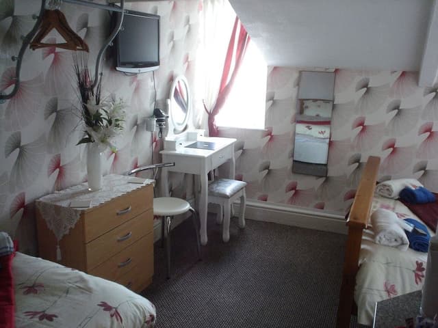 Family Room, Shared Bathroom (Room 8 Small family room)