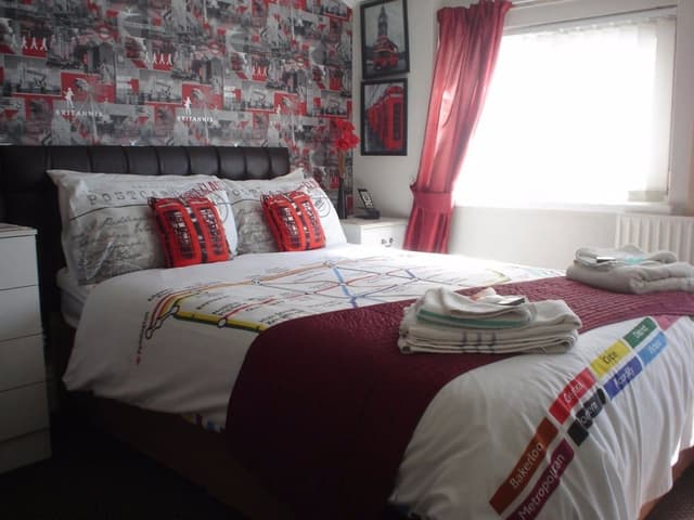 Family Room, Ensuite (Room 6)