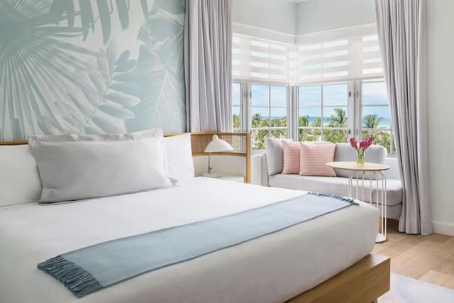 Deluxe Room, 1 King Bed with Sofa bed, Ocean View
