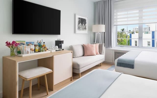 Standard Room, 2 Queen Beds, Pool View