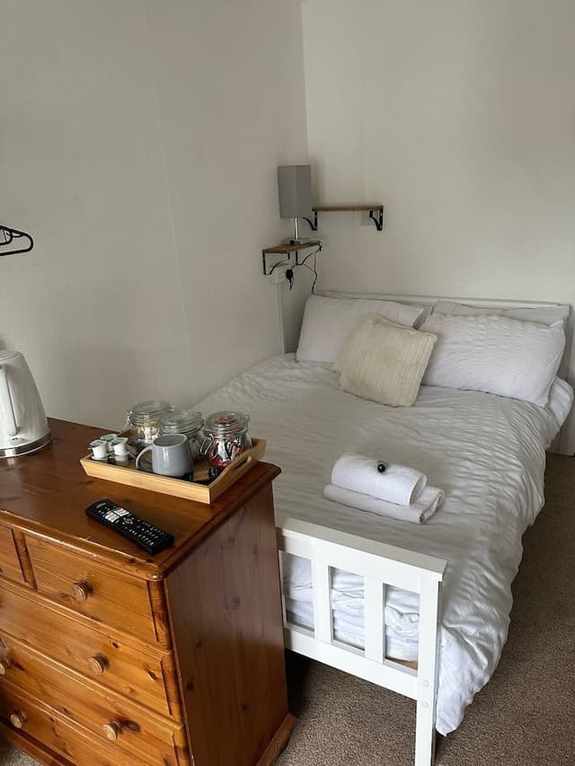 Basic Single Room, Ensuite
